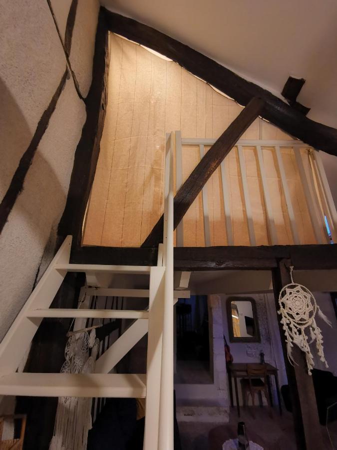 Loft Atypique Au Calme Avec Cour Privative Lejlighed Bourges Eksteriør billede
