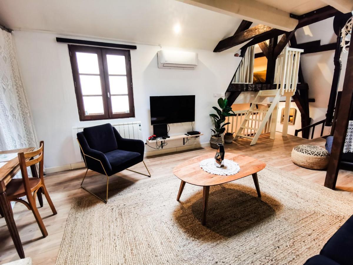 Loft Atypique Au Calme Avec Cour Privative Lejlighed Bourges Eksteriør billede